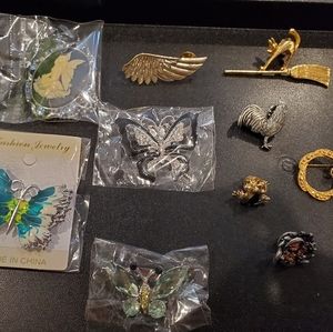 Lot of 10 brooches and pins